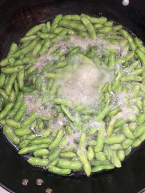 水再次烧开后继续煮3分钟即可！



