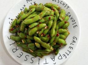 吃的时候，直接取出来装盘即可！用来下酒佐餐都很美味！

