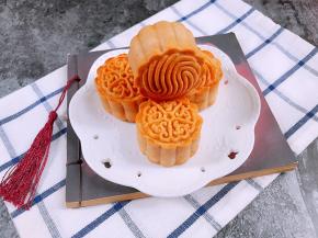 今年的第一波月饼肯定是自家吃的