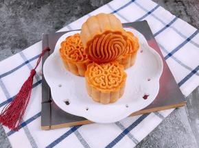 今年的第一波月饼肯定是自家吃的