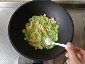 最后加盐调味，翻炒均匀。