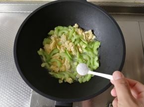 最后加盐调味，翻炒均匀。