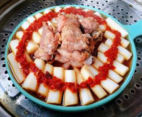 蒸好的排骨山药满屋飘香