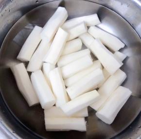 山药去皮洗净切成段