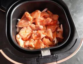 6.再放上鸡翅块