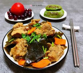 这道排骨炖海带也是宴客的必备拿手大菜