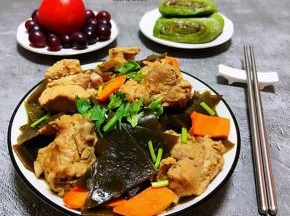 这道排骨炖海带也是宴客的必备拿手大菜