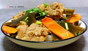 营养丰富的排骨炖海带装入容器中就大功告成了