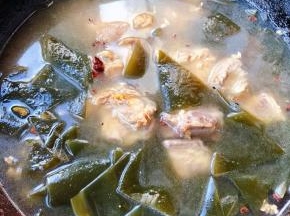 添加适量清水大火炖起来