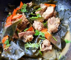 最后放入味精和香菜提鲜即可出锅享用
