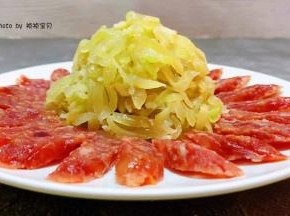 莴笋丝装入盘中间就大功告成了