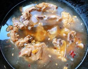 添加适量清水大火炖起来