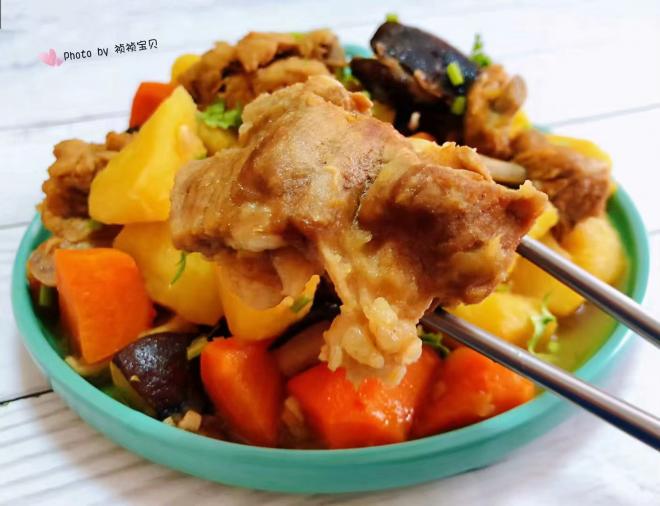 排骨炖土豆香菇胡萝卜