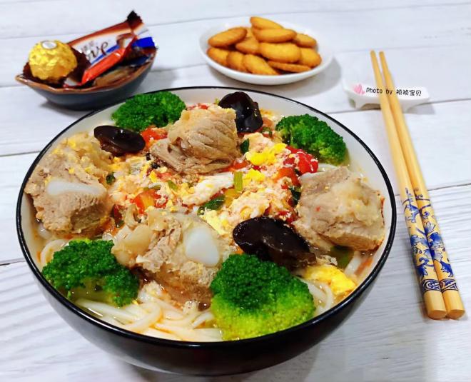 番茄鸡蛋排骨面