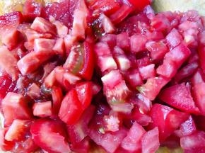 番茄切成大小均匀的小块