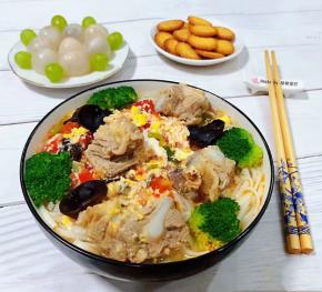 搭配小饼干和水果一起太棒了