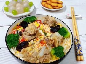 搭配小饼干和水果一起太棒了