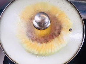 水开，上锅大火蒸十分钟即可！