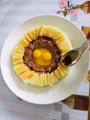 均匀的淋上适量的生抽！