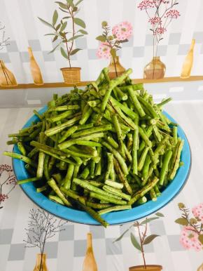 捞出沥干水份备用！