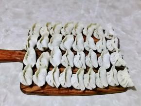 依次包好，我包的比较多，一次吃不完可以密封好速冻，随时随取很方便。