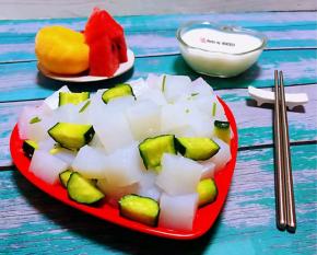 炎热的夏季来上这样一旁凉粉拌黄瓜超级受欢迎