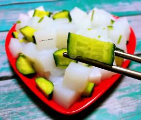 混搭着黄瓜一起吃有种清新爽口的感觉