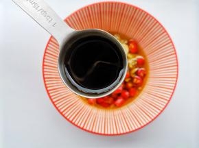 半勺老抽。