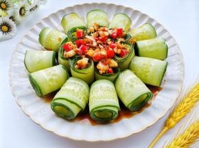 倒入黄瓜中。