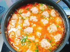 起锅前放入适量的葱花即可！（有条件的可以放入一勺香油更美味！）