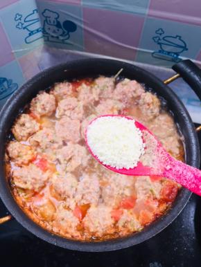 放入一勺鸡精调味！