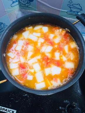 加入适量的开水，调小火！