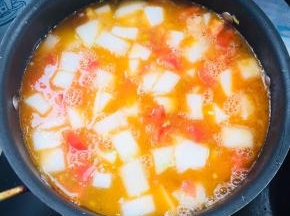 加入适量的开水，调小火！