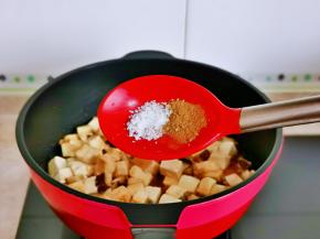 按个人口味加入盐。