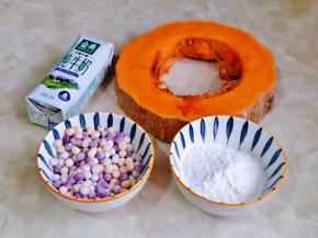 准备食材，量可以根据胃口增减，糯米加入少量水化开。