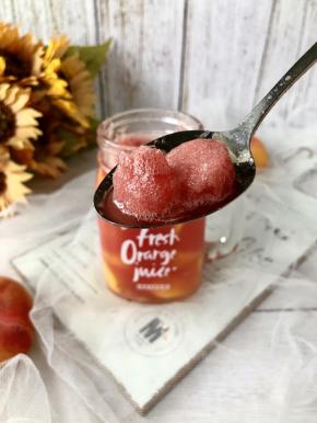 快来试试吧！直接把西瓜切成块冻成冰也OK~