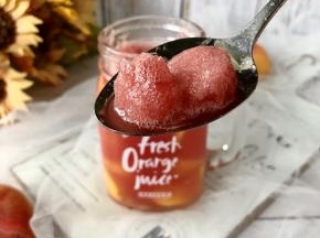 快来试试吧！直接把西瓜切成块冻成冰也OK~