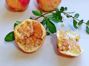 虽然里面是彩色，但是很甜。