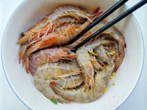 拌匀腌制10分钟。