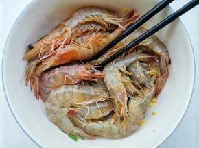 拌匀腌制10分钟。