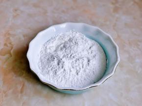 糯米粉与淀粉混合在一起。