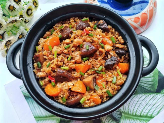 电饭煲香菇鸡肉焖饭