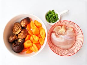 准备好所有食材。