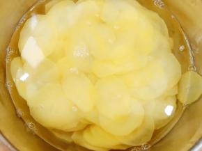 捞出过凉水后沥干