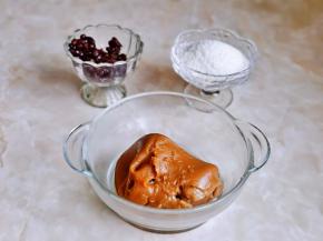 蒸好后取出，晾至不烫手。