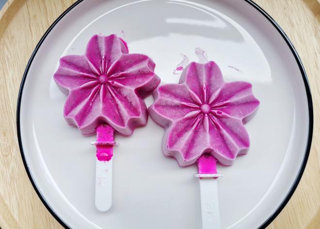 自制火龙果酸奶冰棍