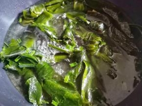倒入1碗水煮开。