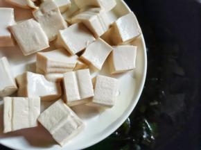 加入豆腐。