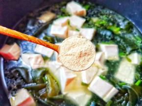 1小勺白胡椒粉。