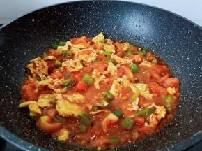 快速翻拌均匀煮一分钟就可以出锅了！